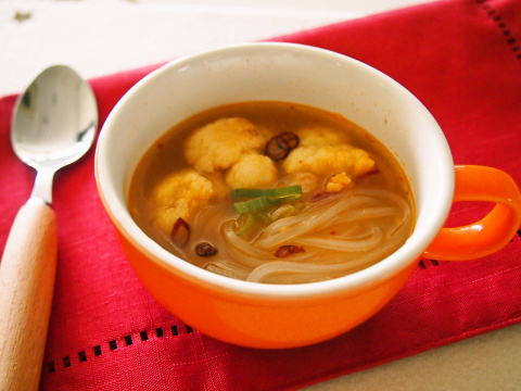 カリフラワーとマロニーの中華スープ