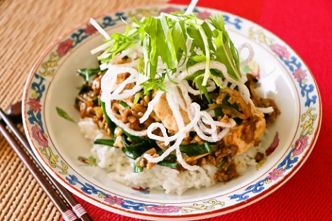 マロニー株式会社 | マロニーのレシピ | パリモチ！マロニー入り麻婆豆腐丼