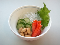 プチプチと蒸し大豆の酢の物