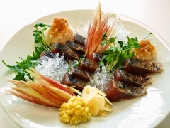 薬味たっぷり初鰹のたたき