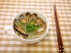 マロニーとあさりときのこのスープ