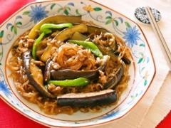マロニーとなすとピーマンの肉味噌炒め